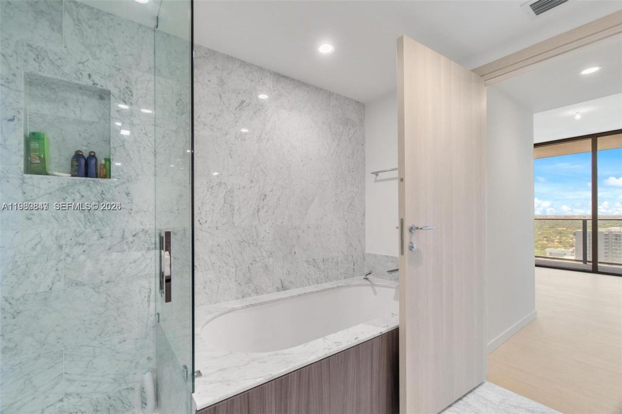 1000 Brickell Plz , Unit 3310, Miami, FL 33131 Photo