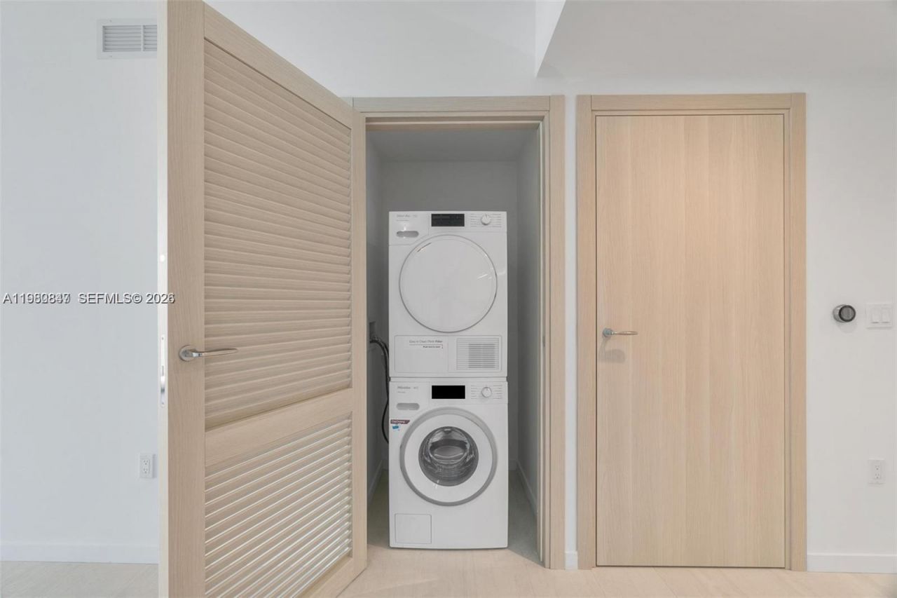 1000 Brickell Plz , Unit 3310, Miami, FL 33131 Photo