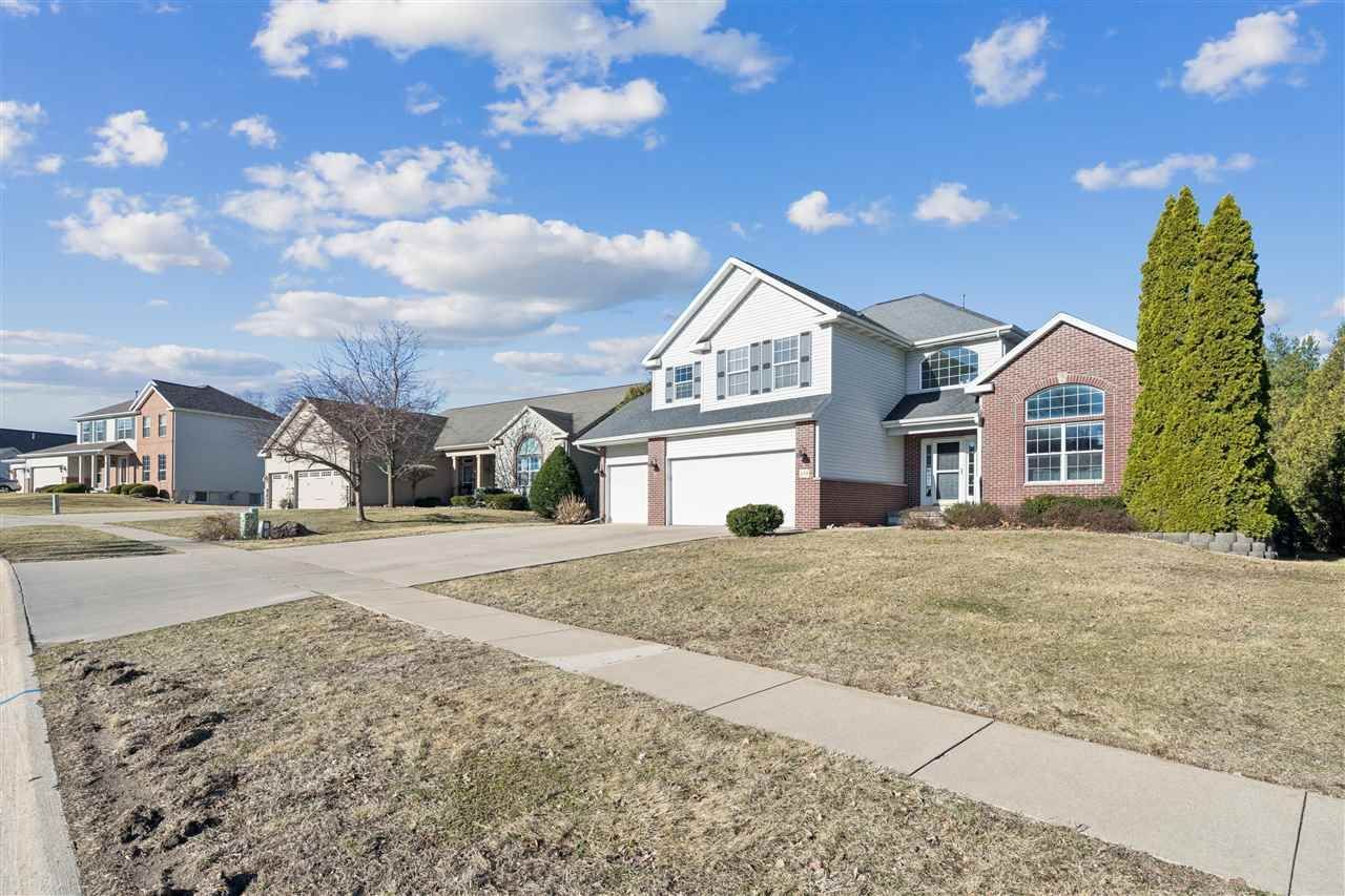 138 Autumn Woods Dr Nw, Cedar Rapids, IA 52405 Main Photo