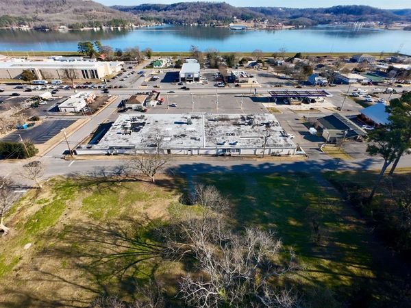 1900 Obrig Avenue, Guntersville, AL 35976