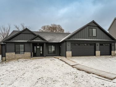 2844 Pinewood Ridge Drive SE, Rochester, MN 55904