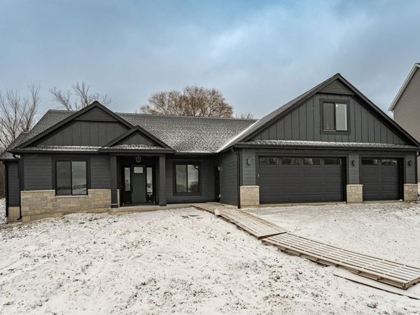 2844 Pinewood Ridge Drive SE, Rochester, MN 55904