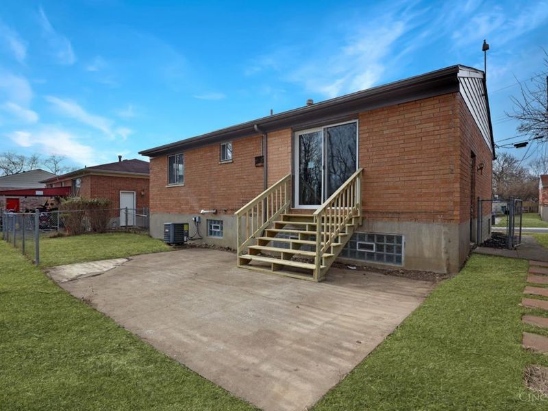 2043 E Teralta Circle, Cincinnati, OH 45211 Photo 32