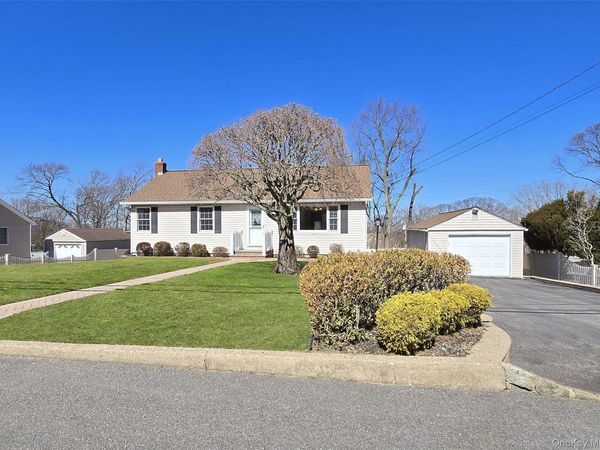 5 Hancock Street , Smithtown, NY 11787