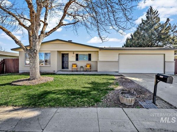 3912 N Pepperwood Dr, Boise, ID 83704