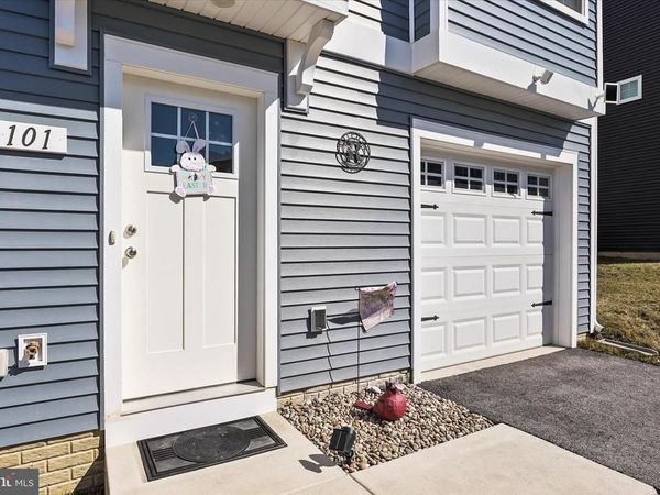 101 OVERLOOK DRIVE, HANOVER, PA 17331