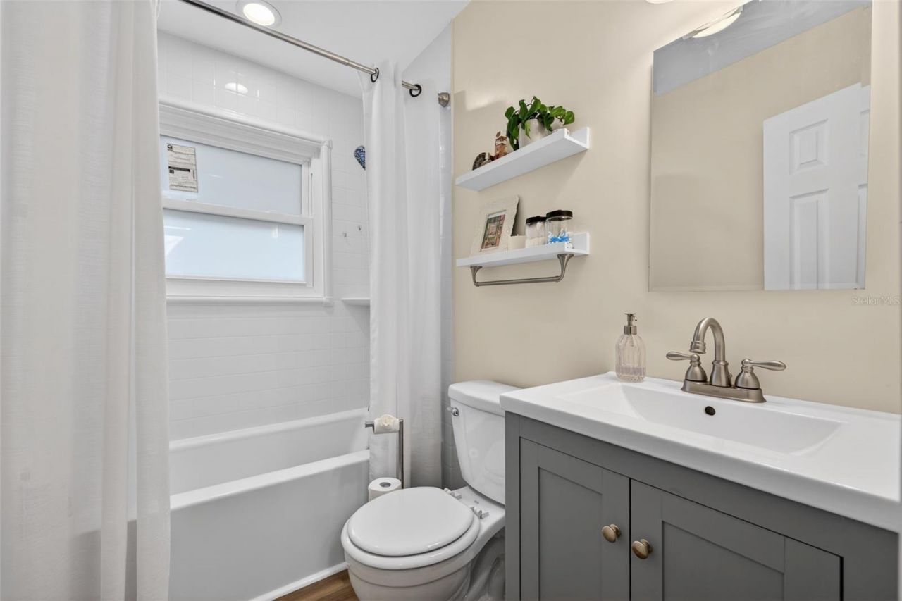 1246 37th Avenue N, Saint Petersburg, FL 33704 Photo