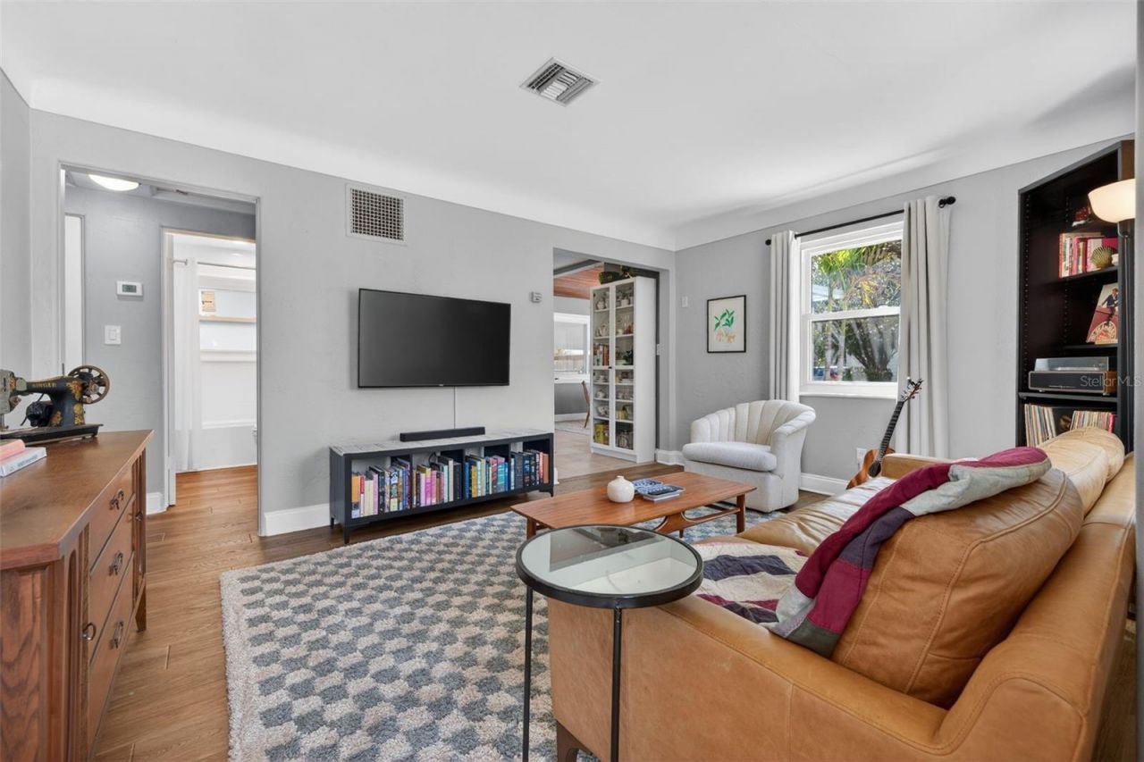 1246 37th Avenue N, Saint Petersburg, FL 33704 Photo