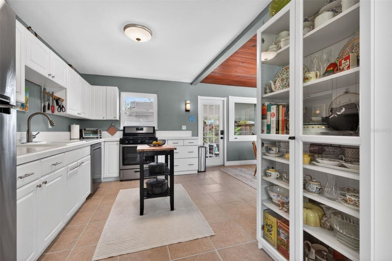 1246 37th Avenue N, Saint Petersburg, FL 33704 Photo