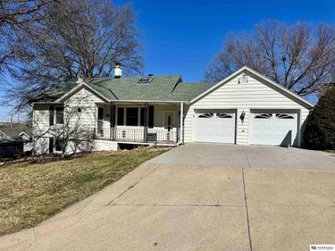 5610 R Street , Omaha, NE 68117