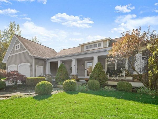 4522 Oakwood Court SE, Caledonia, MI 49316