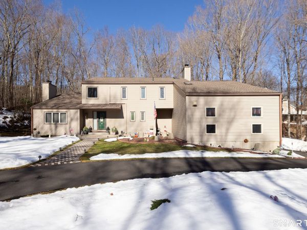 70 Pine Hollow , Middlebury, CT 06762