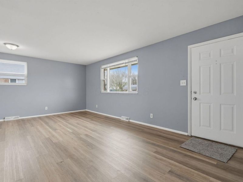 1642 Marina Drive , Columbus, OH 43219 Photo 3