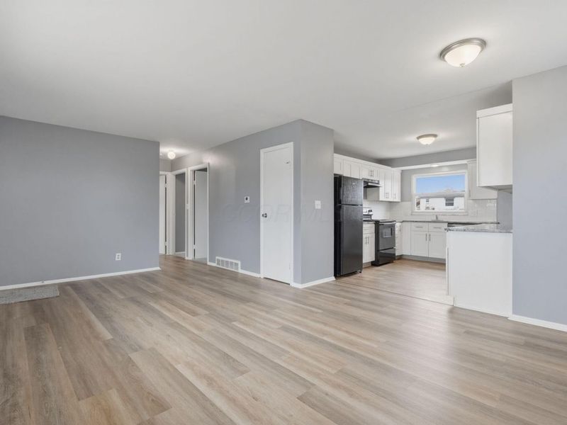 1642 Marina Drive , Columbus, OH 43219 Photo 6