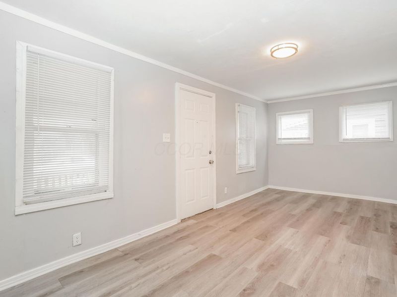 2864 E 10th Avenue, Columbus, OH 43219 Photo 10