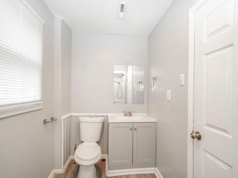 2864 E 10th Avenue, Columbus, OH 43219 Photo 3