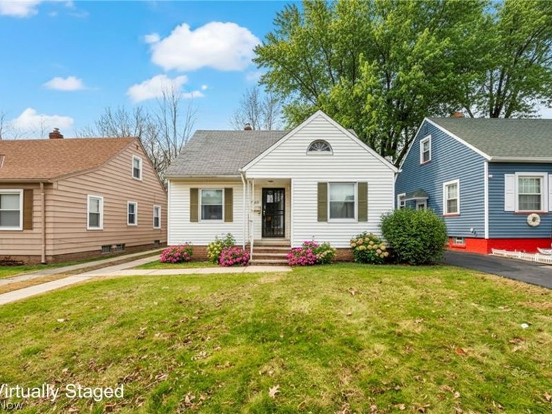 18207 Mapleboro Avenue, Maple Heights, OH 44137 Photo 2