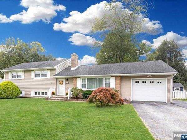 100 Eyland Avenue, Roxbury Township, NJ 07876