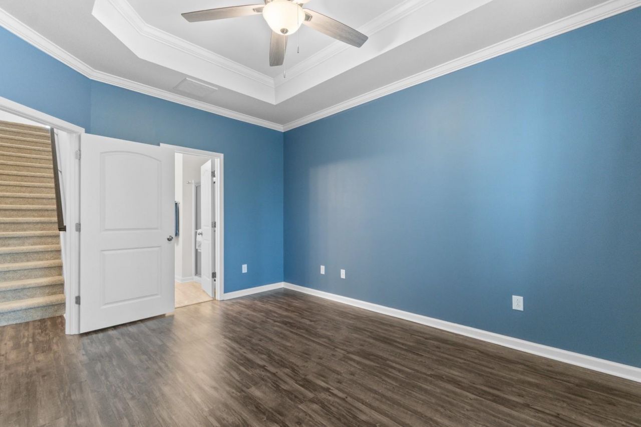 188 Machrie Loop Photo 12