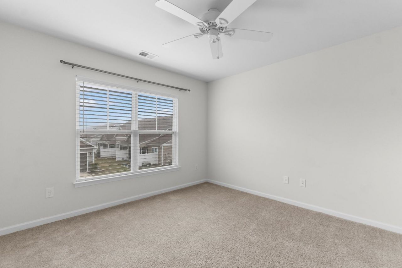 188 Machrie Loop Photo 16