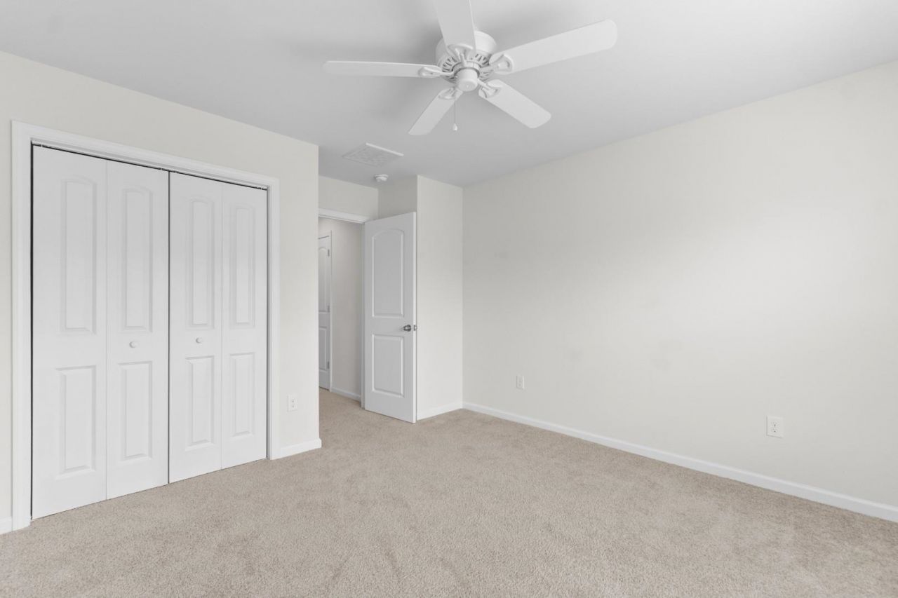 188 Machrie Loop Photo 17