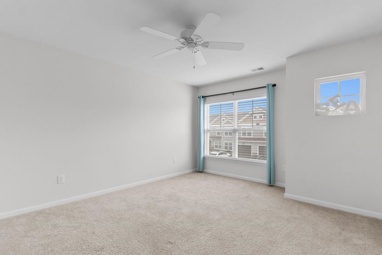 188 Machrie Loop Photo 19