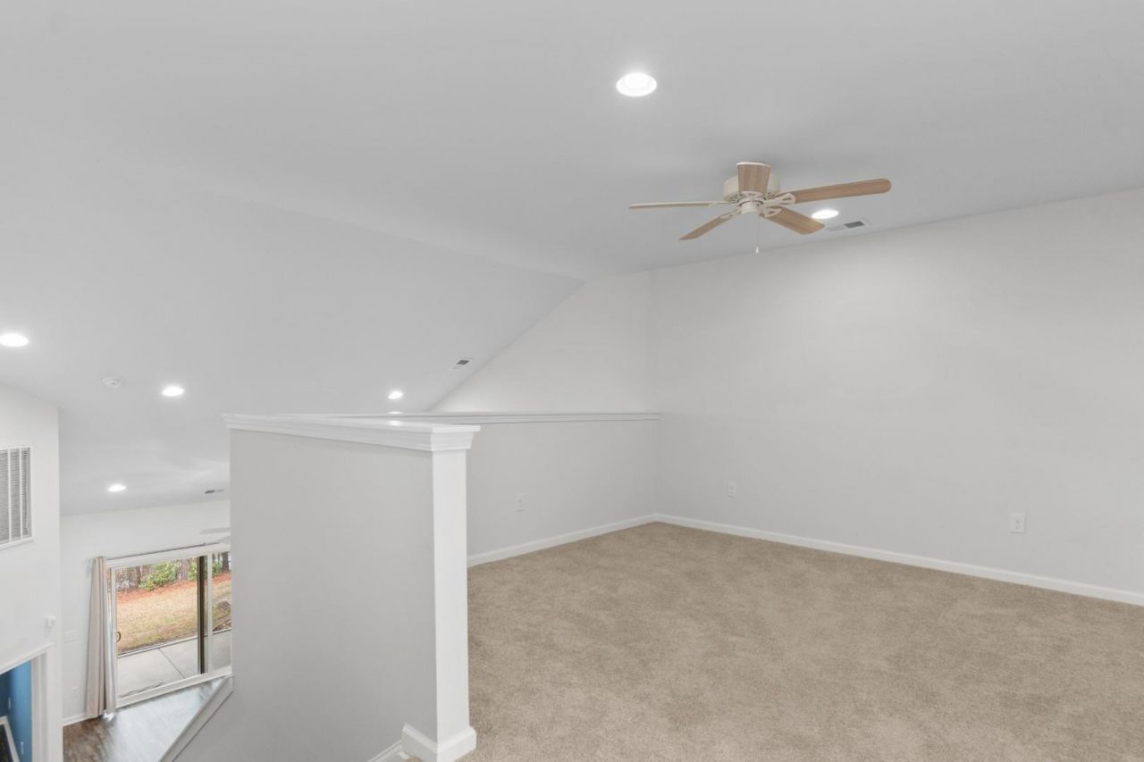 188 Machrie Loop Photo 22