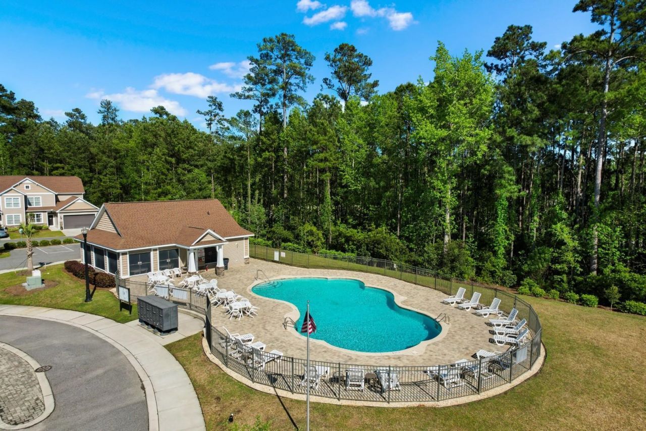 188 Machrie Loop Photo 35