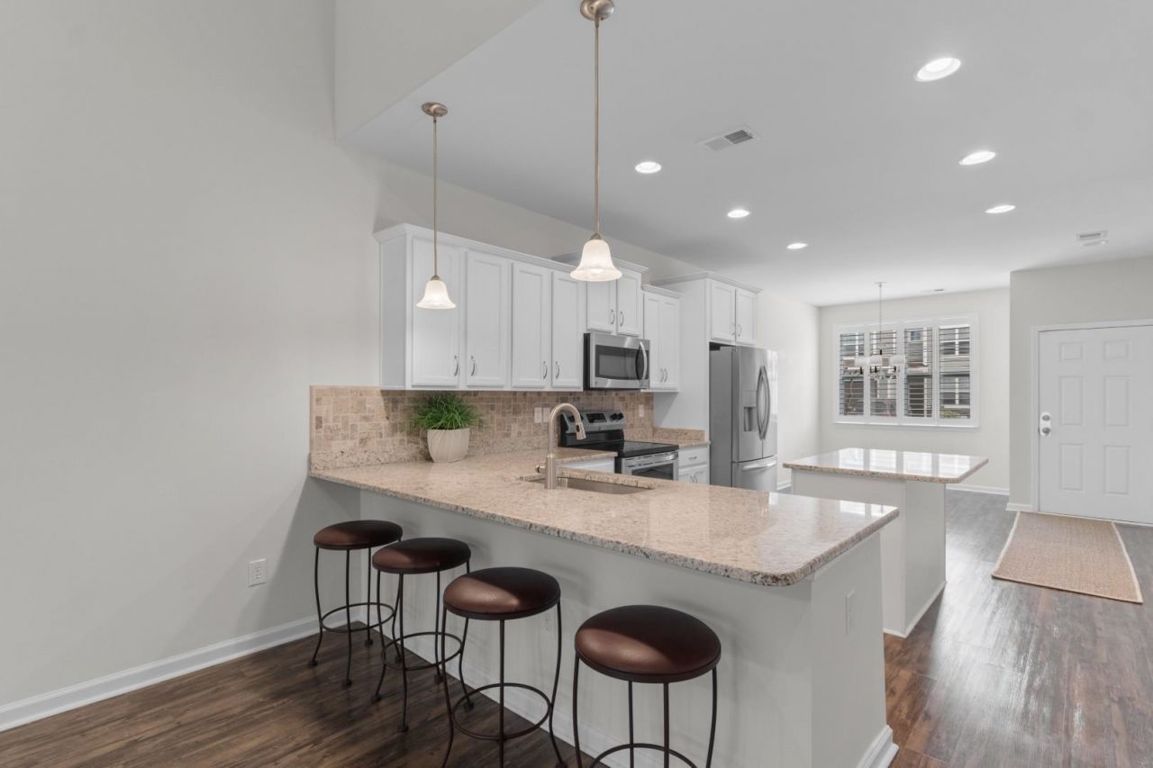 188 Machrie Loop Photo 5