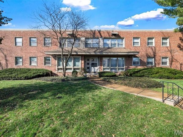 3 Delcrest Court , Unit 102, University City, MO 63124