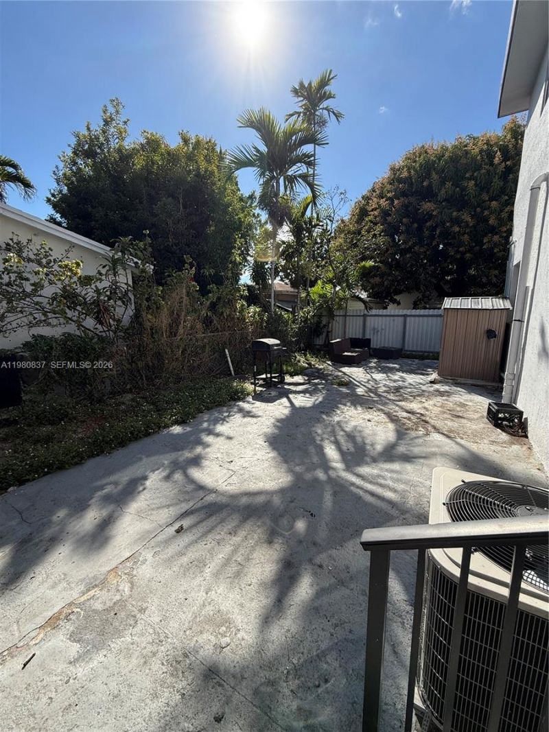 2238 NW 5th St , Unit 3, Miami, FL 33125 Photo