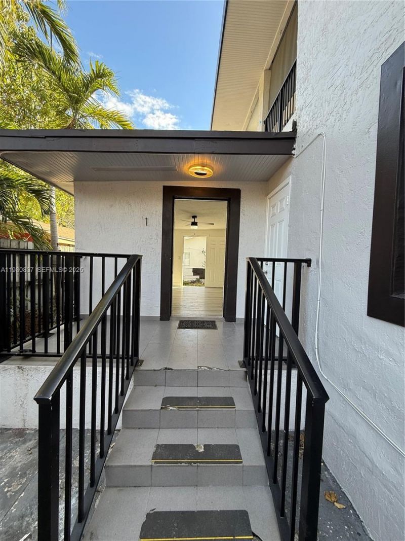 2238 NW 5th St , Unit 3, Miami, FL 33125 Photo