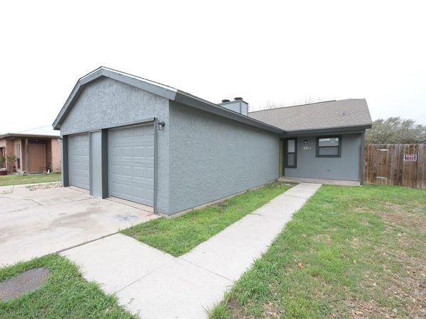 1003 Crockett ST , Unit B, Lockhart, TX 78644