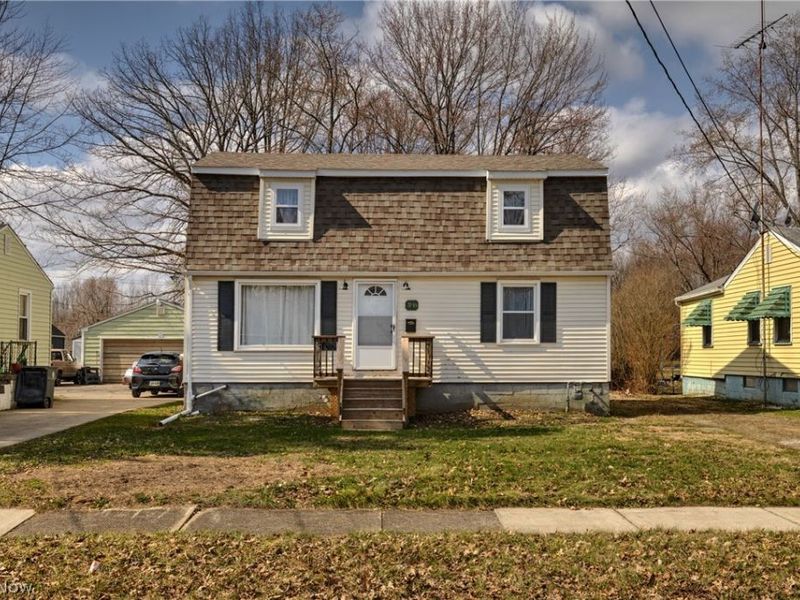 1935 Northfield Avenue NW, Warren, OH 44485 Photo 1