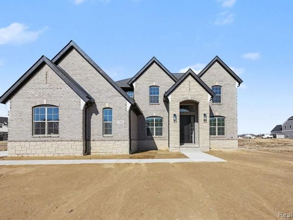 56270 Stone Falcon E, Shelby Twp, MI 48316