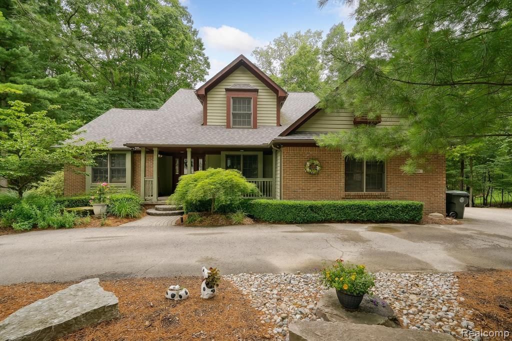 599 Nakomis Trail, Orion Township, MI 48362 Main Photo