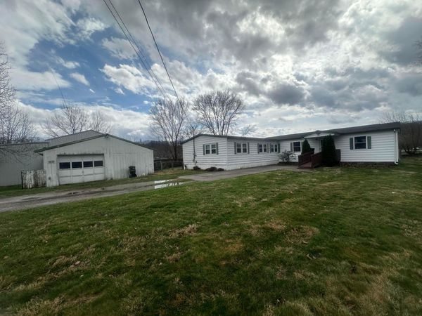 915 Charles Street, Logan, OH 43138