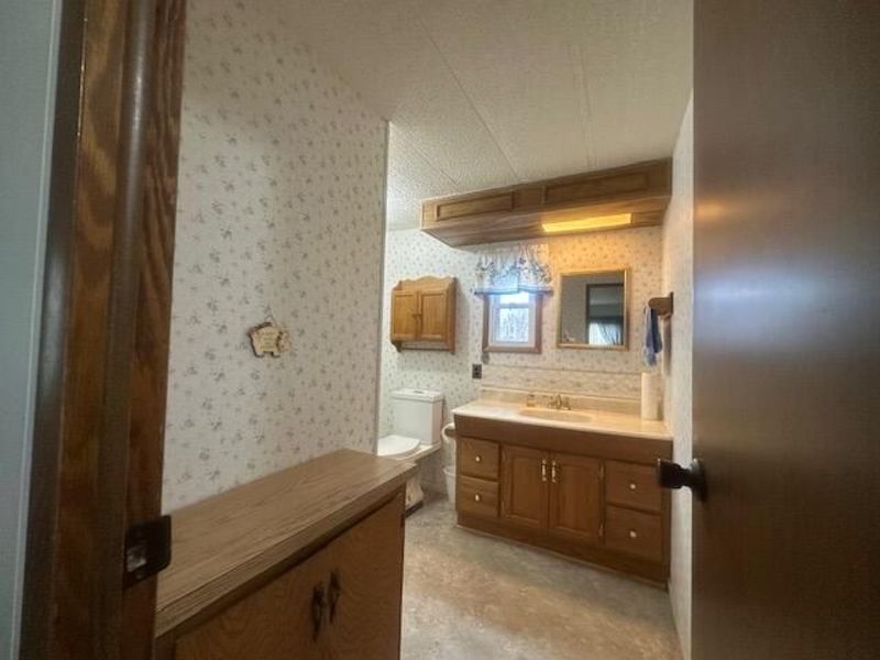 915 Charles Street, Logan, OH 43138 Photo 12