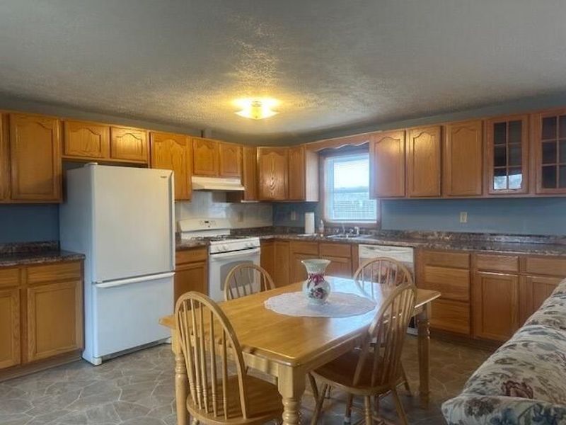 915 Charles Street, Logan, OH 43138 Photo 13