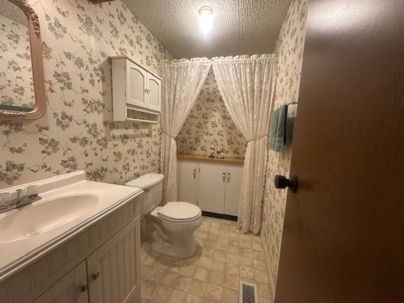 915 Charles Street, Logan, OH 43138 Photo 20