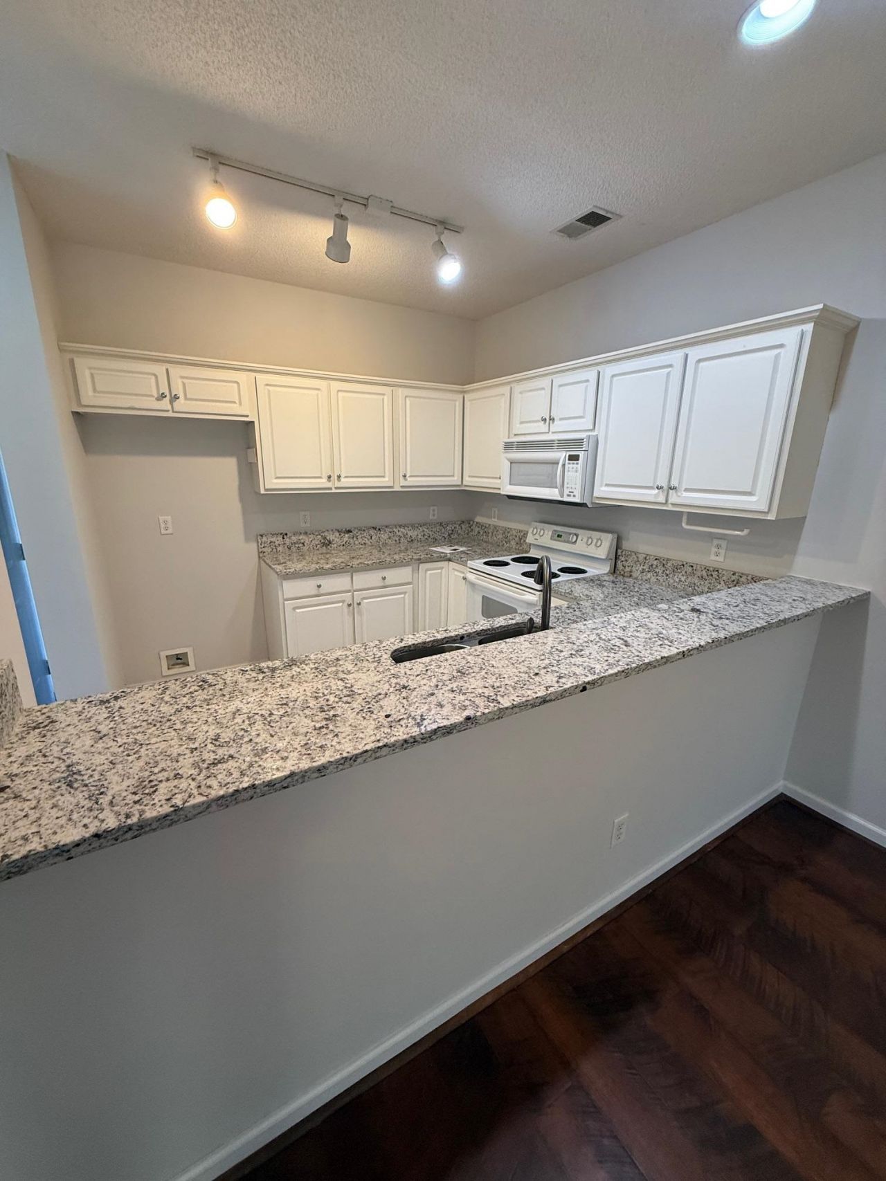 1058 Sea Mountain Hwy. Photo 6