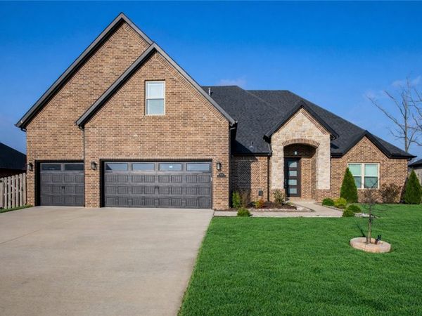 1010 Huntleigh Drive , Bentonville, AR 72713