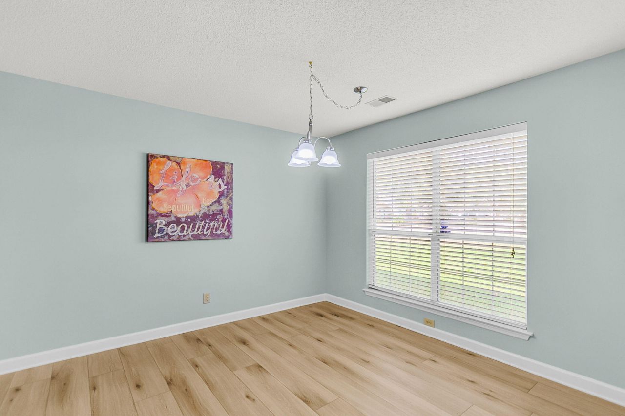 101 Hialeah Court Photo 11