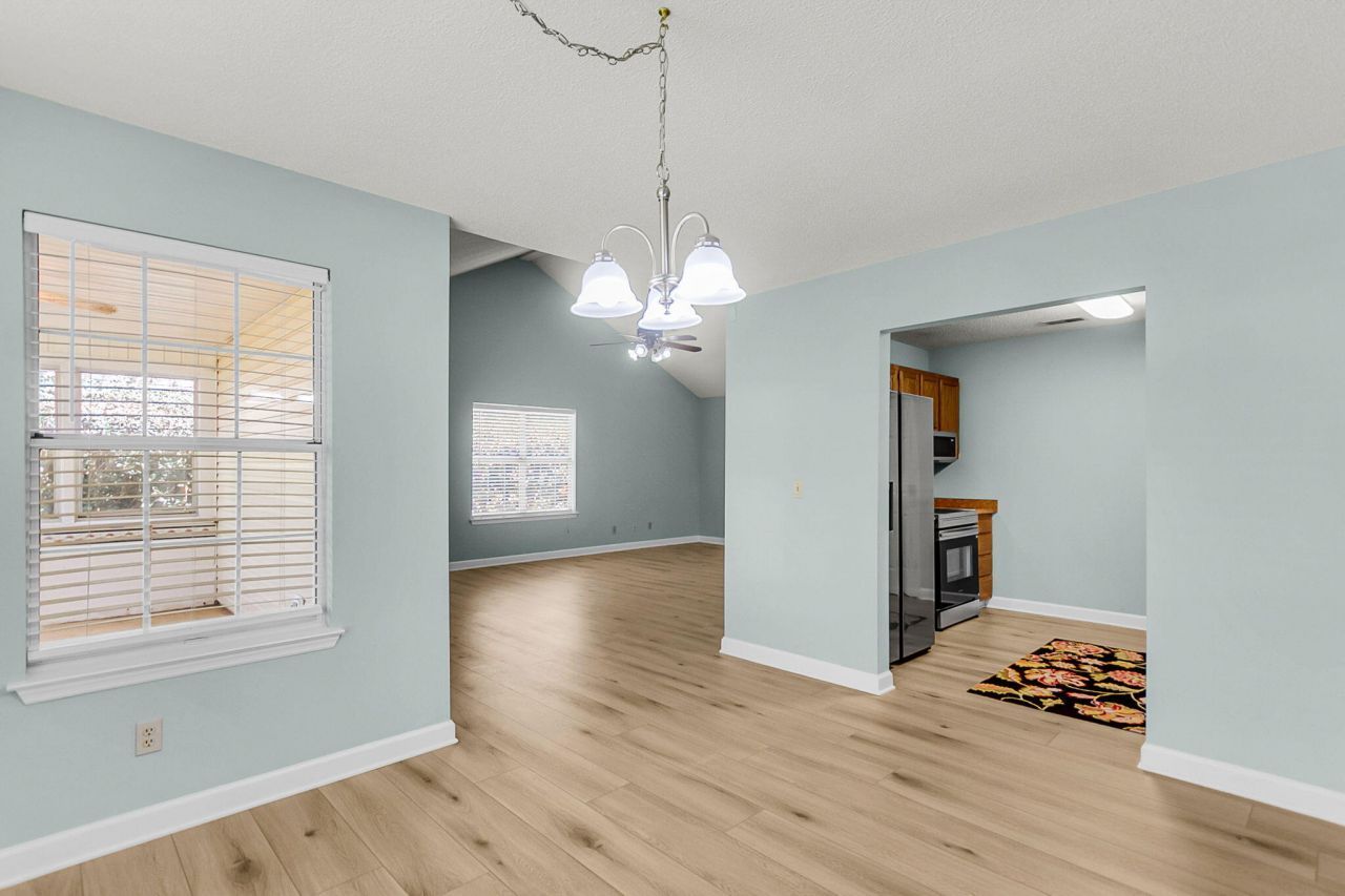 101 Hialeah Court Photo 12