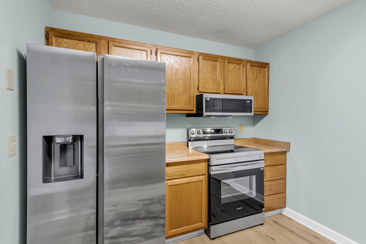 101 Hialeah Court Photo 13