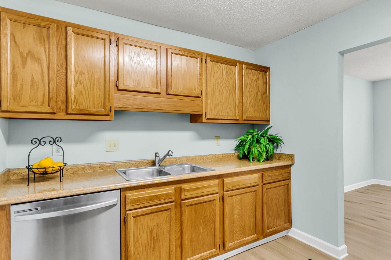 101 Hialeah Court Photo 14