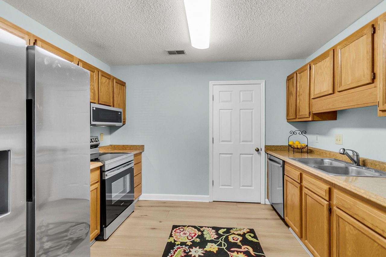 101 Hialeah Court Photo 15