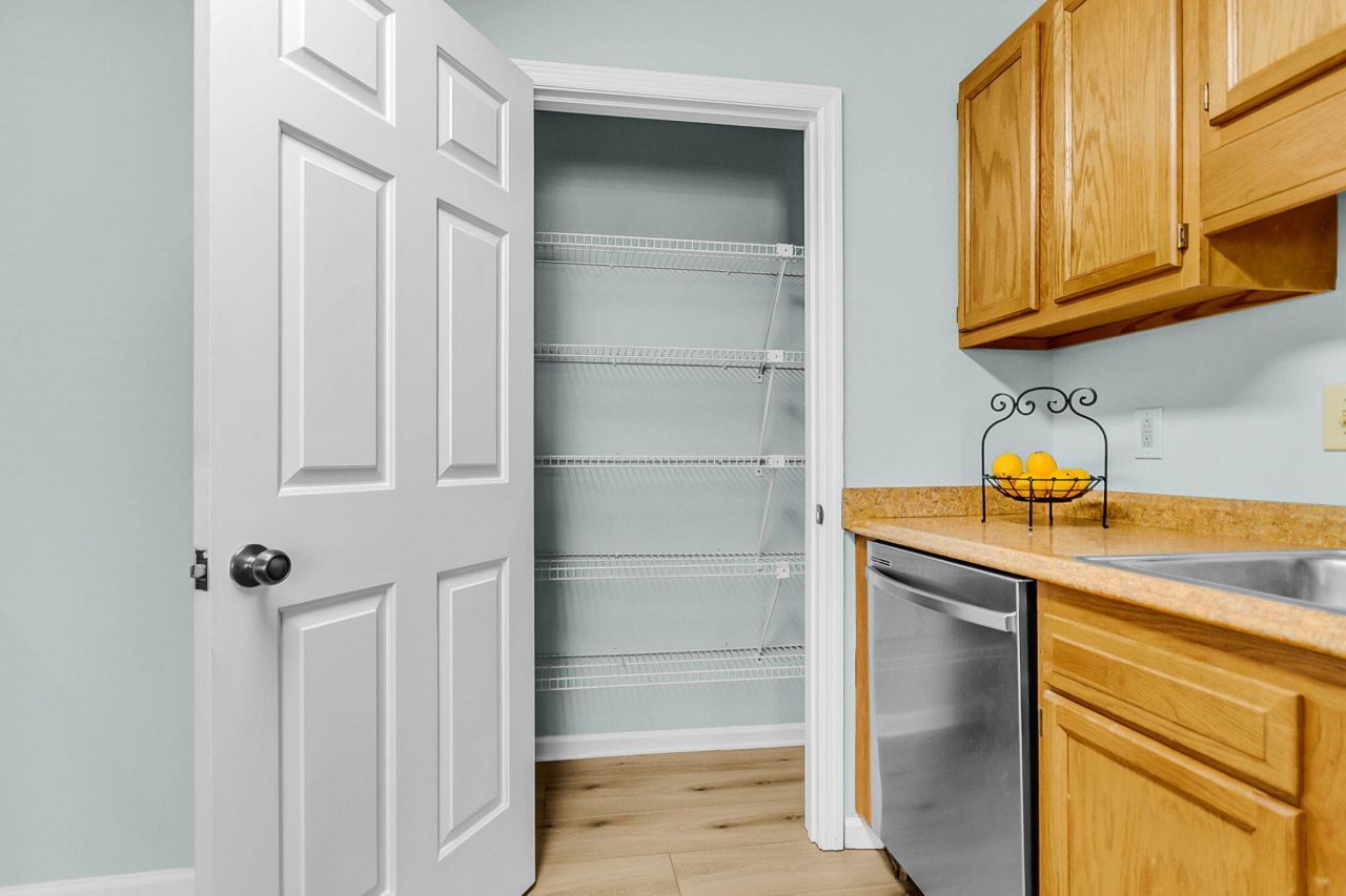 101 Hialeah Court Photo 16