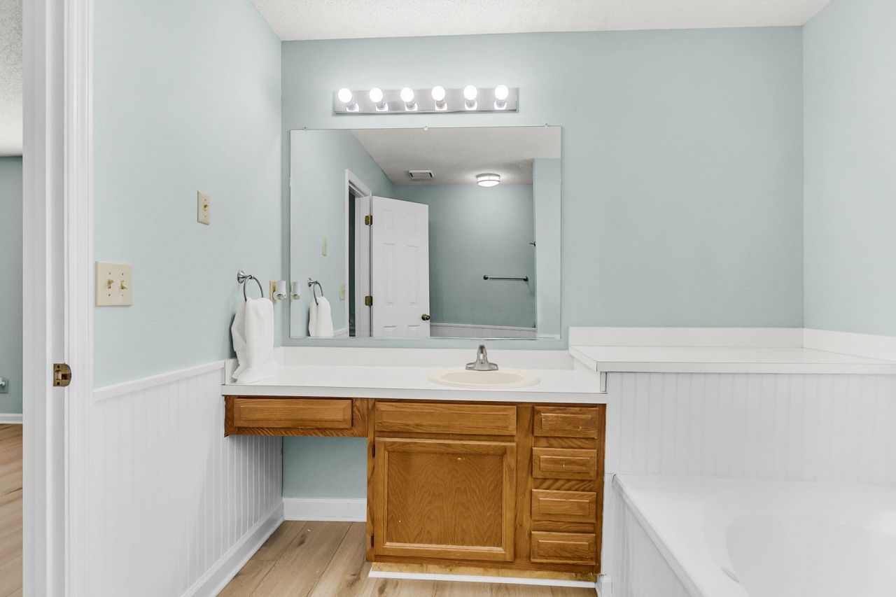 101 Hialeah Court Photo 20