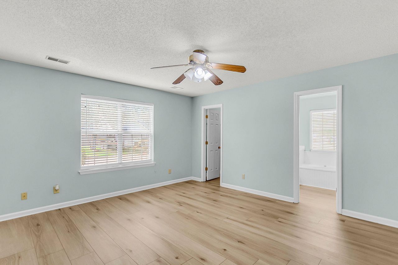 101 Hialeah Court Photo 23